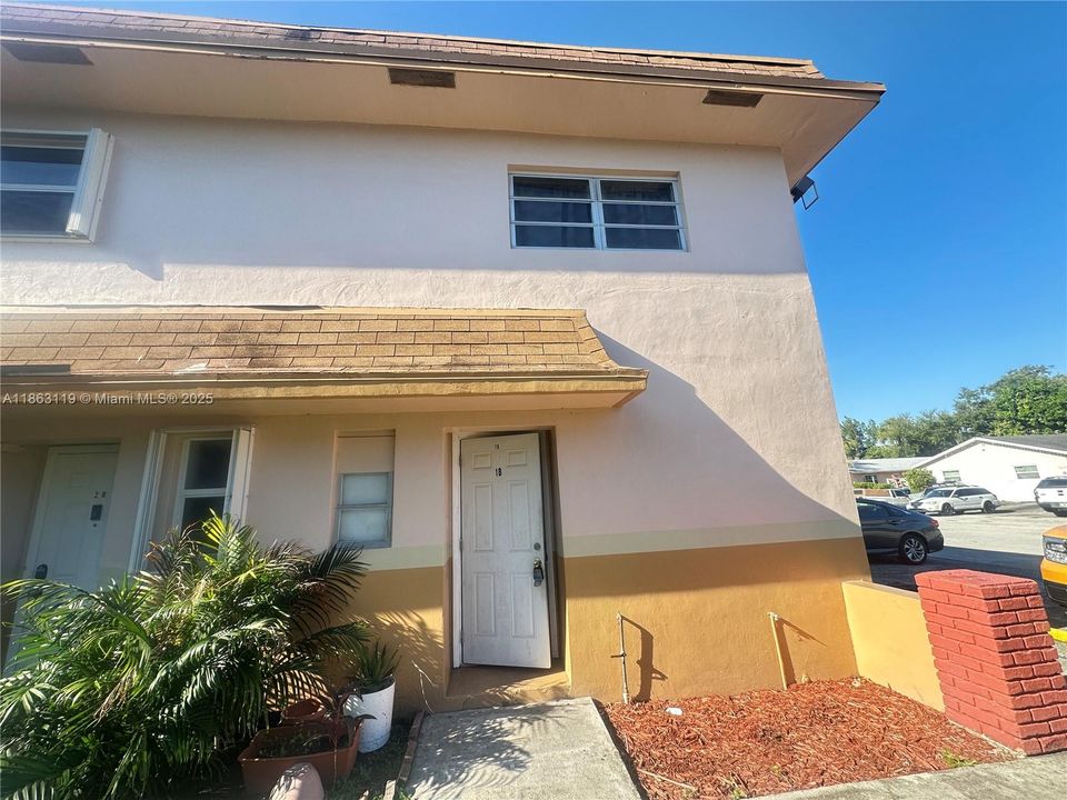 Recientemente alquilado: $1,800 (2 camas, 1 baños, 940 Pies cuadrados)