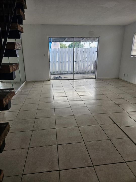 Recientemente alquilado: $1,800 (2 camas, 1 baños, 940 Pies cuadrados)