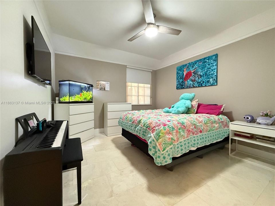 На продажу: $875,000 (3 спален, 2 ванн, 1600 Квадратных фут)