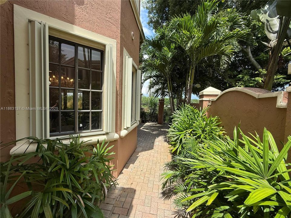 На продажу: $875,000 (3 спален, 2 ванн, 1600 Квадратных фут)