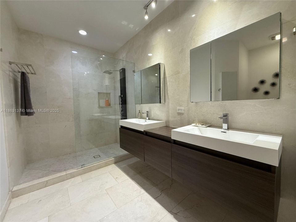 На продажу: $875,000 (3 спален, 2 ванн, 1600 Квадратных фут)