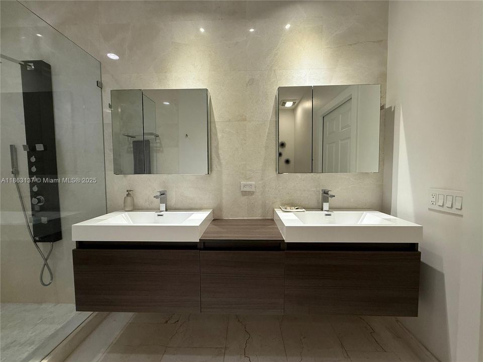 На продажу: $875,000 (3 спален, 2 ванн, 1600 Квадратных фут)