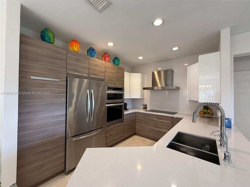 На продажу: $875,000 (3 спален, 2 ванн, 1600 Квадратных фут)