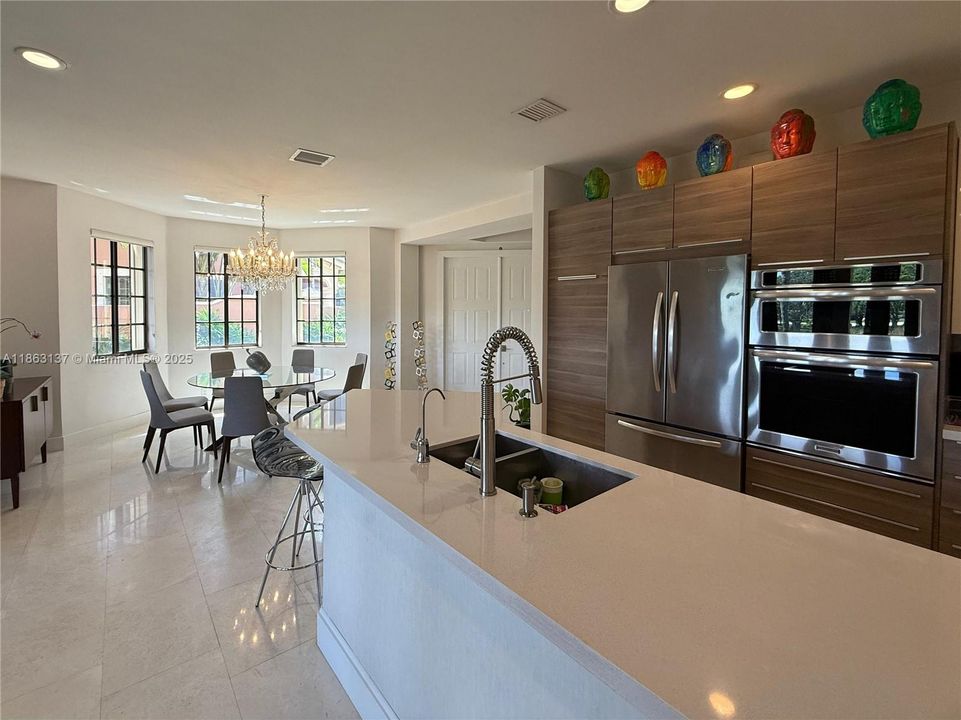 На продажу: $875,000 (3 спален, 2 ванн, 1600 Квадратных фут)