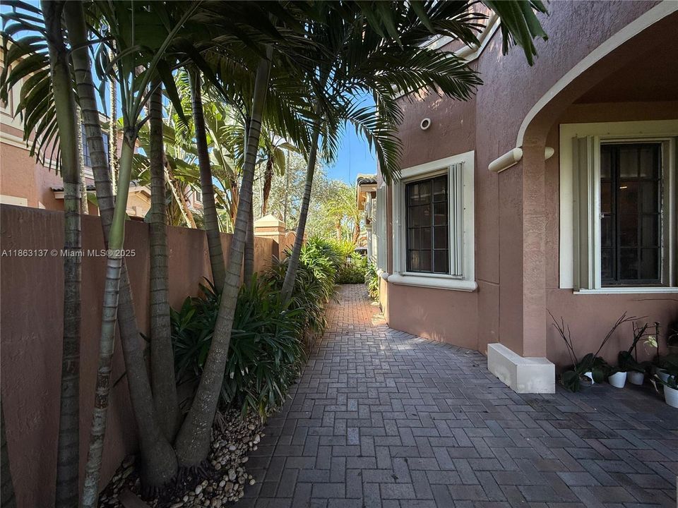 На продажу: $875,000 (3 спален, 2 ванн, 1600 Квадратных фут)