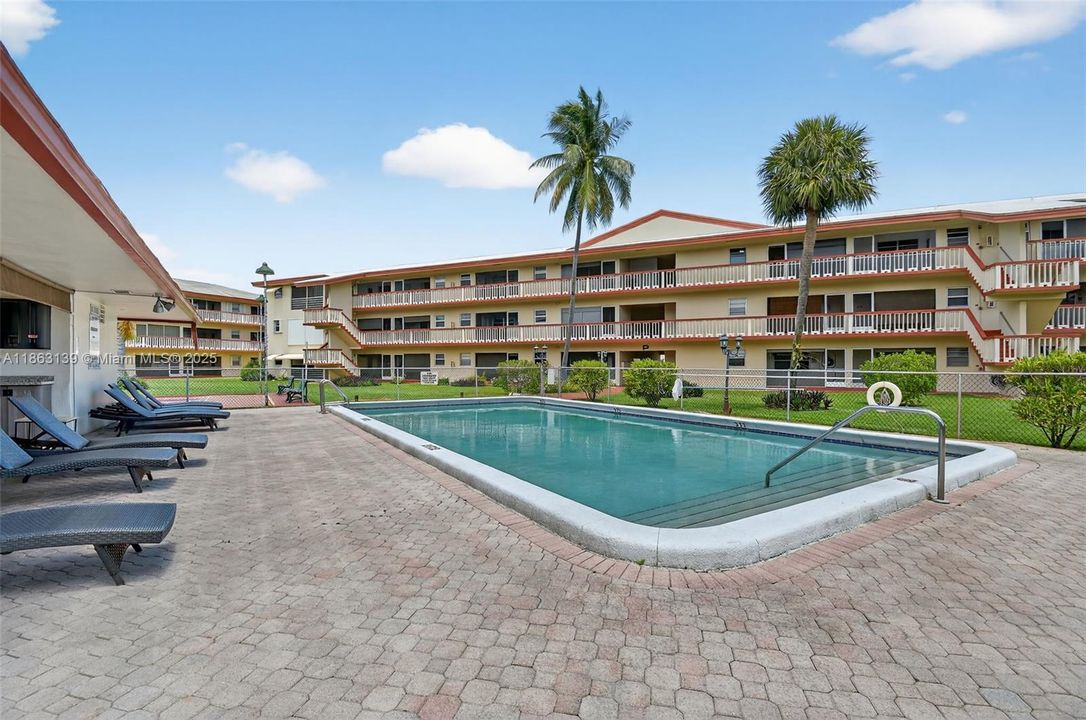 最近售出: $60,000 (2 贝兹, 1 浴室, 880 平方英尺)