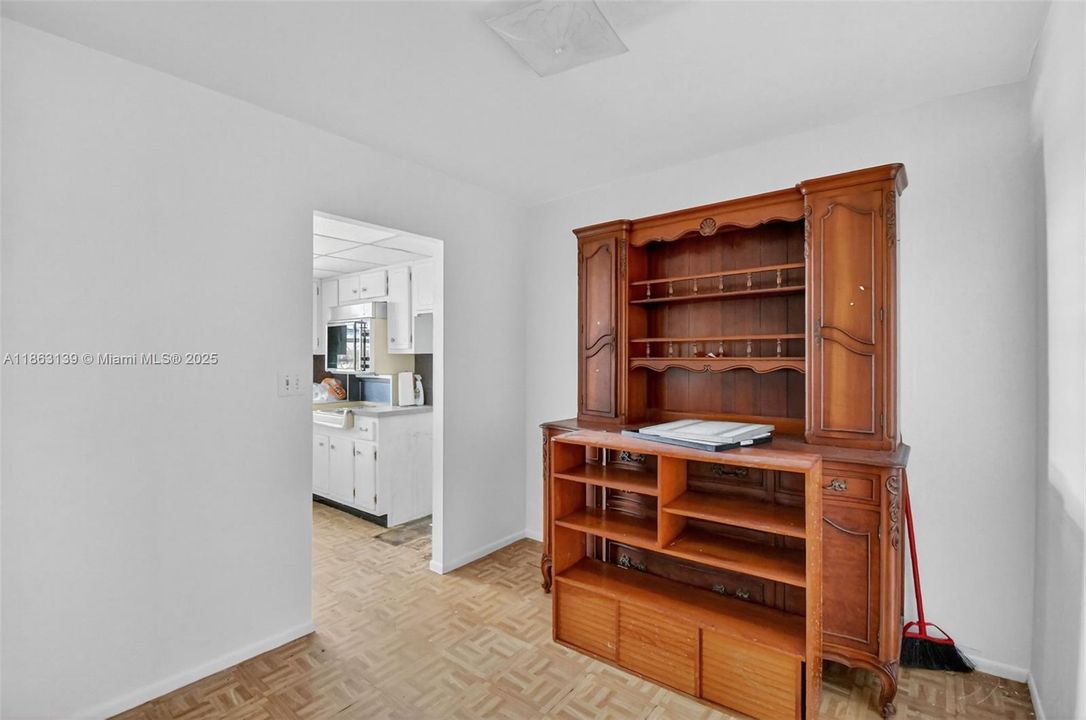 最近售出: $60,000 (2 贝兹, 1 浴室, 880 平方英尺)