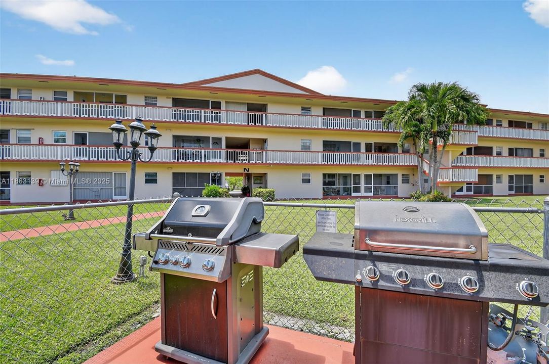 最近售出: $60,000 (2 贝兹, 1 浴室, 880 平方英尺)