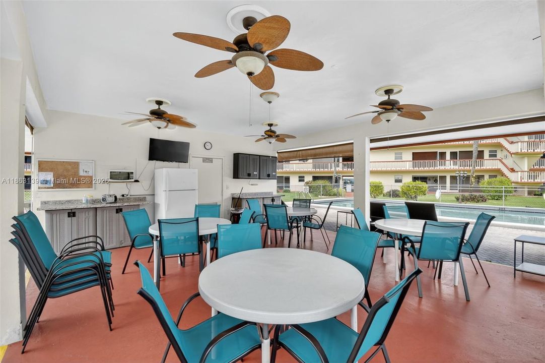 最近售出: $60,000 (2 贝兹, 1 浴室, 880 平方英尺)