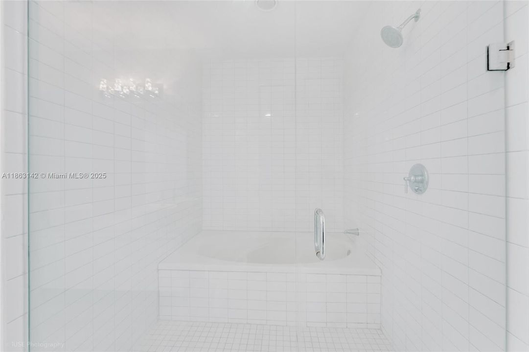 待售: $980,000 (2 贝兹, 2 浴室, 1208 平方英尺)