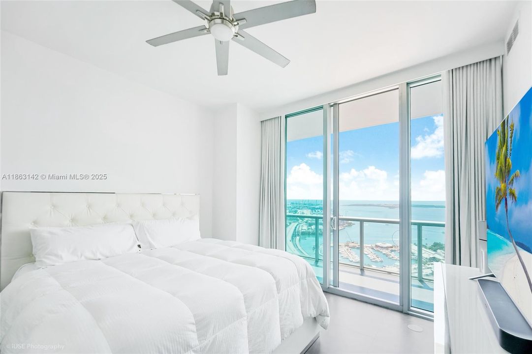 待售: $980,000 (2 贝兹, 2 浴室, 1208 平方英尺)