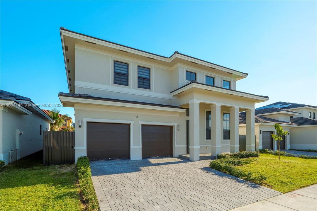 Под контрактом: $1,040,000 (5 спален, 4 ванн, 2751 Квадратных фут)