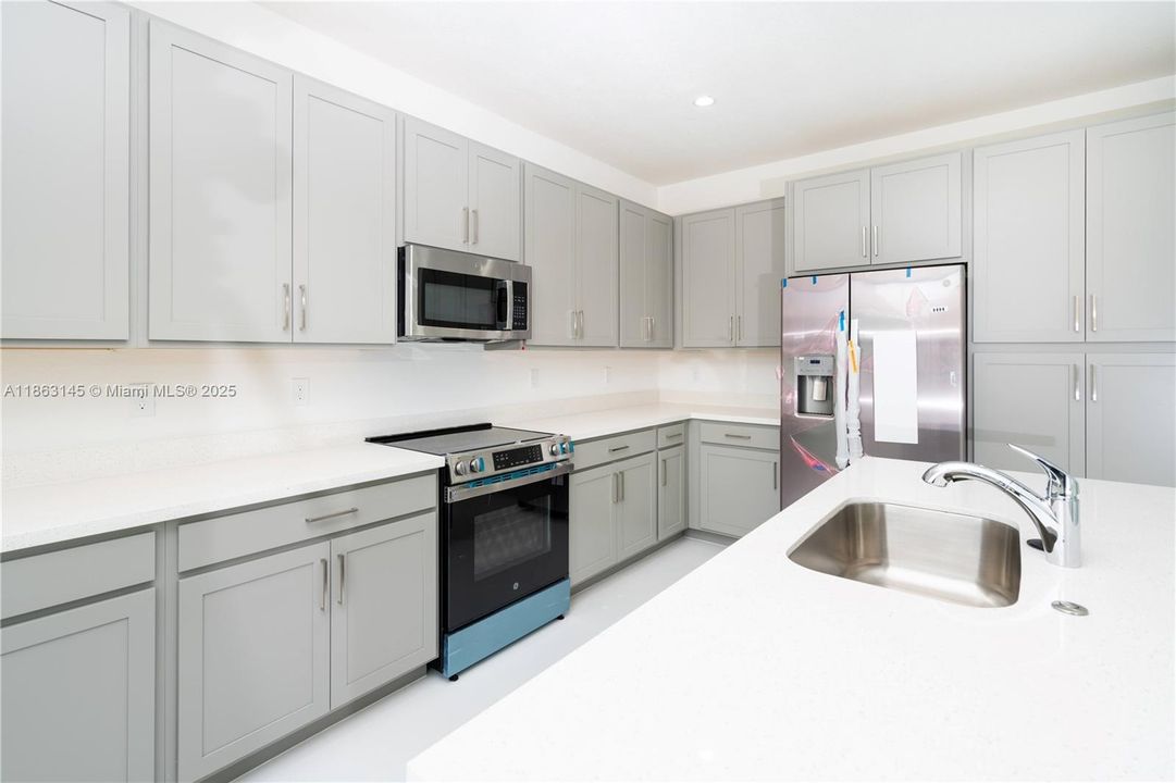 Под контрактом: $1,040,000 (5 спален, 4 ванн, 2751 Квадратных фут)