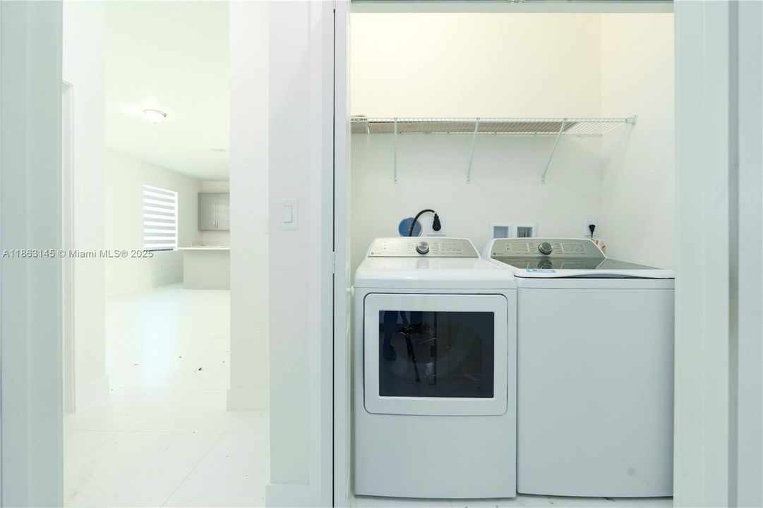 Под контрактом: $1,040,000 (5 спален, 4 ванн, 2751 Квадратных фут)