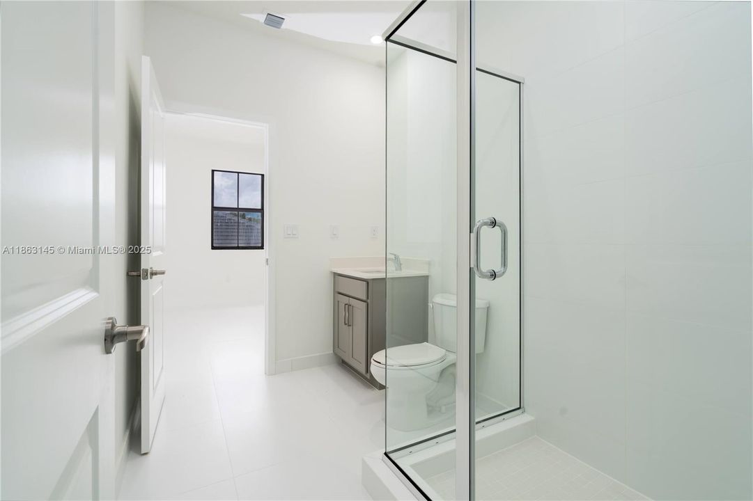 Под контрактом: $1,040,000 (5 спален, 4 ванн, 2751 Квадратных фут)