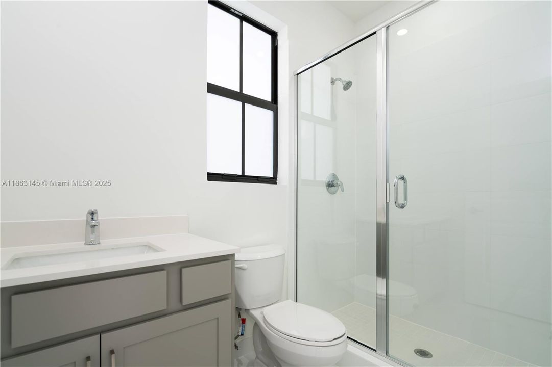 Под контрактом: $1,040,000 (5 спален, 4 ванн, 2751 Квадратных фут)