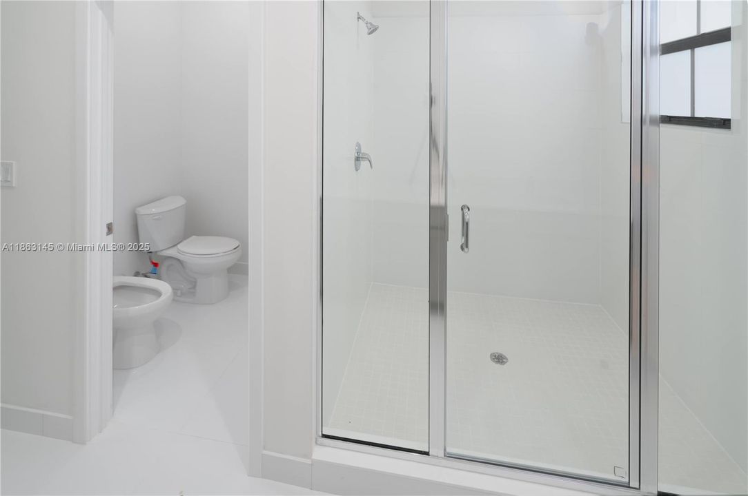 Под контрактом: $1,040,000 (5 спален, 4 ванн, 2751 Квадратных фут)