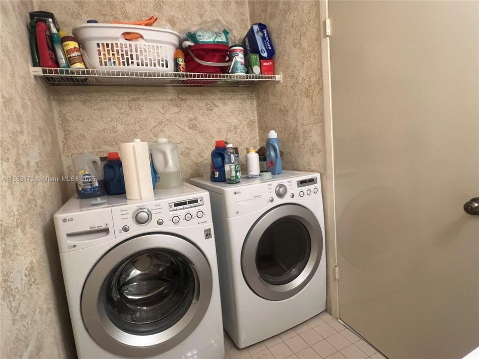 На продажу: $345,000 (3 спален, 2 ванн, 1303 Квадратных фут)