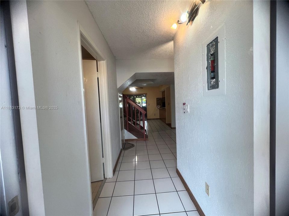 На продажу: $345,000 (3 спален, 2 ванн, 1303 Квадратных фут)