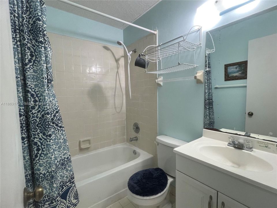 На продажу: $345,000 (3 спален, 2 ванн, 1303 Квадратных фут)