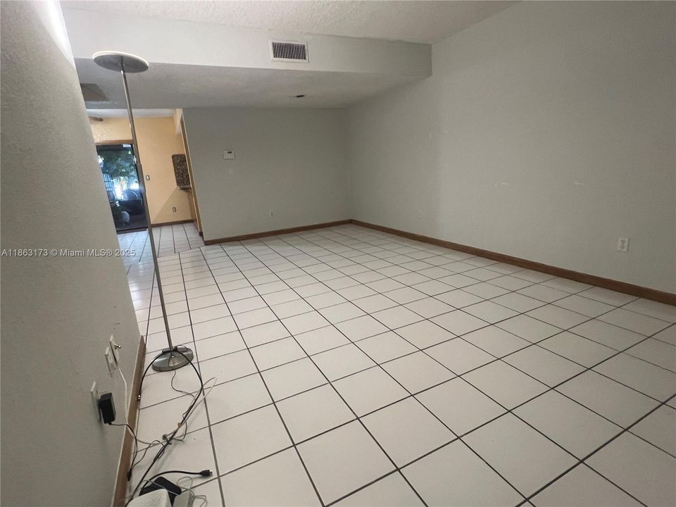 На продажу: $345,000 (3 спален, 2 ванн, 1303 Квадратных фут)