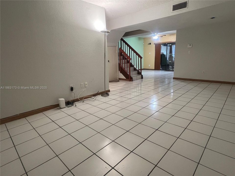 На продажу: $345,000 (3 спален, 2 ванн, 1303 Квадратных фут)