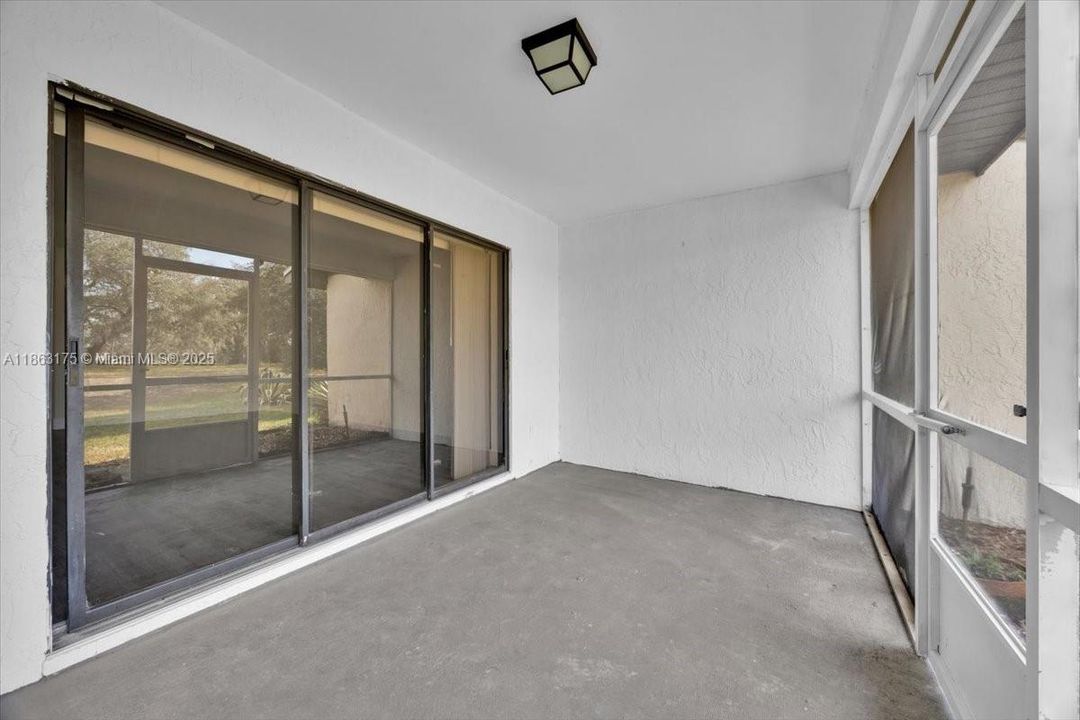 На продажу: $208,000 (2 спален, 2 ванн, 1230 Квадратных фут)