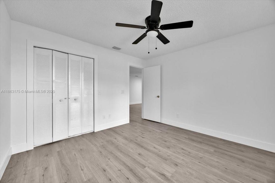 На продажу: $208,000 (2 спален, 2 ванн, 1230 Квадратных фут)