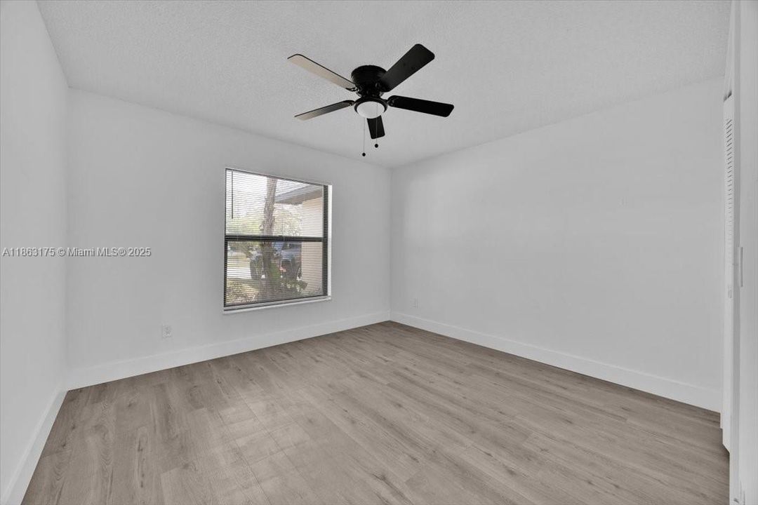 На продажу: $208,000 (2 спален, 2 ванн, 1230 Квадратных фут)