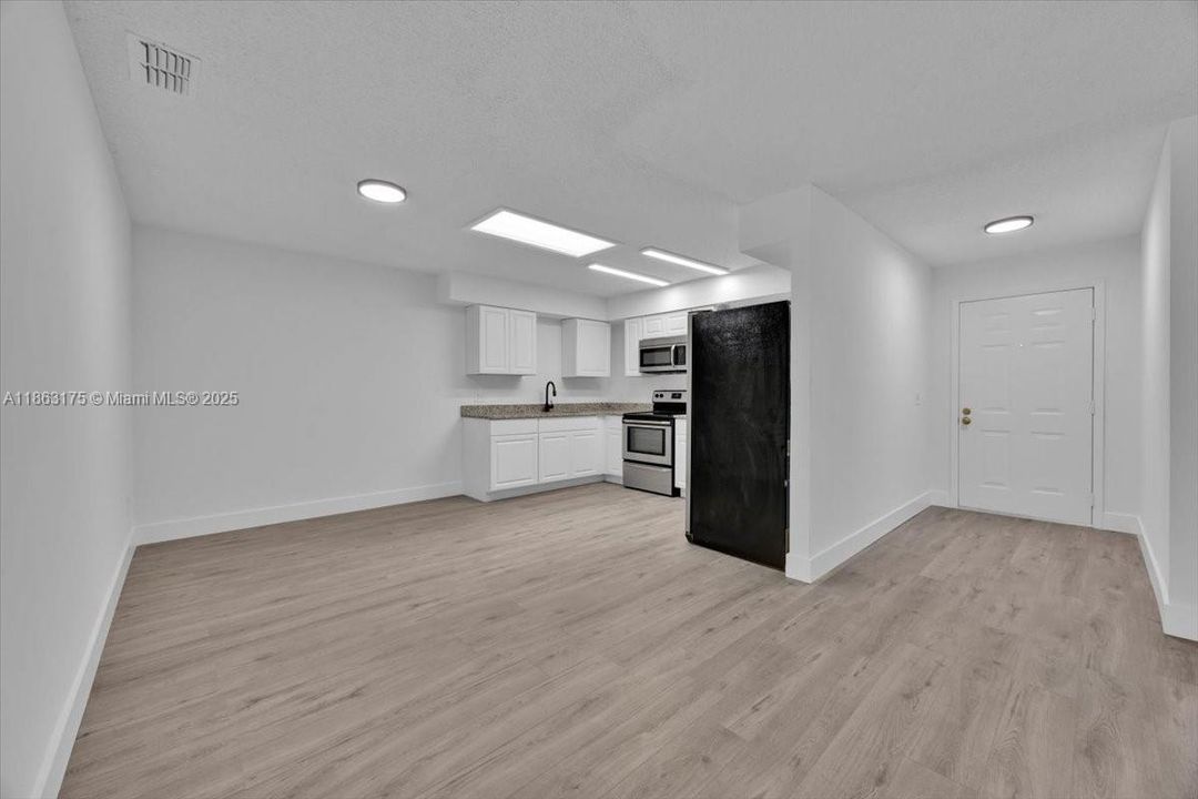 На продажу: $208,000 (2 спален, 2 ванн, 1230 Квадратных фут)