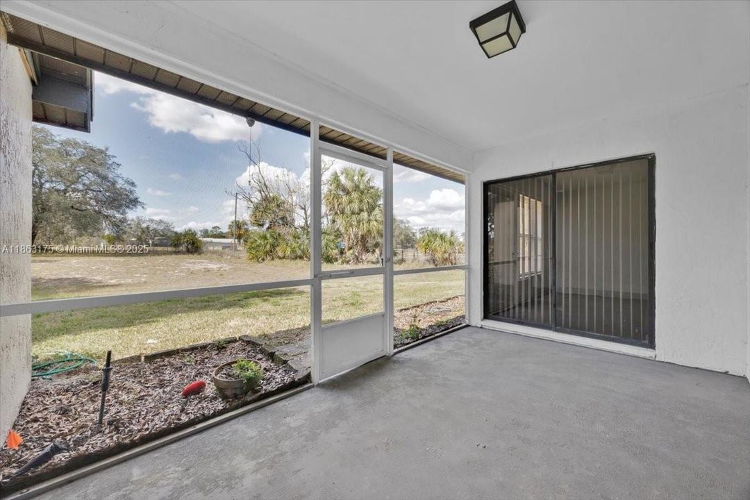 На продажу: $208,000 (2 спален, 2 ванн, 1230 Квадратных фут)