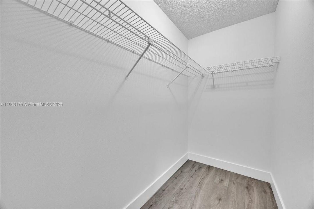 На продажу: $208,000 (2 спален, 2 ванн, 1230 Квадратных фут)