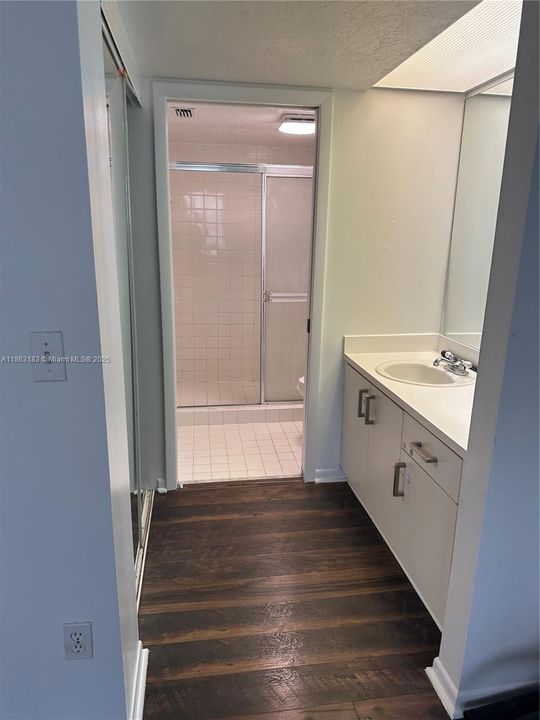 For Sale: $199,000 (2 beds, 2 baths, 1040 Square Feet)