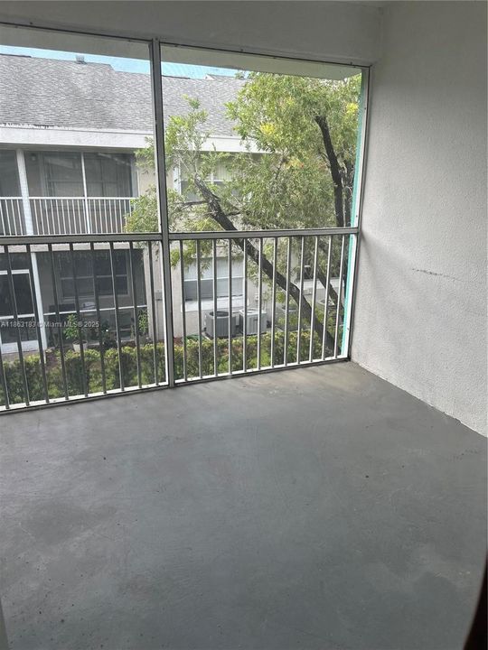For Sale: $199,000 (2 beds, 2 baths, 1040 Square Feet)