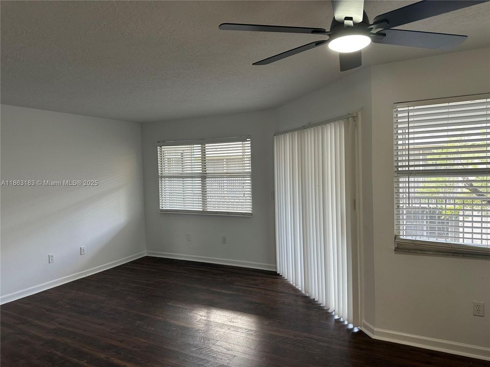 For Sale: $199,000 (2 beds, 2 baths, 1040 Square Feet)
