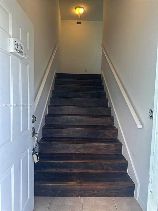 For Sale: $199,000 (2 beds, 2 baths, 1040 Square Feet)