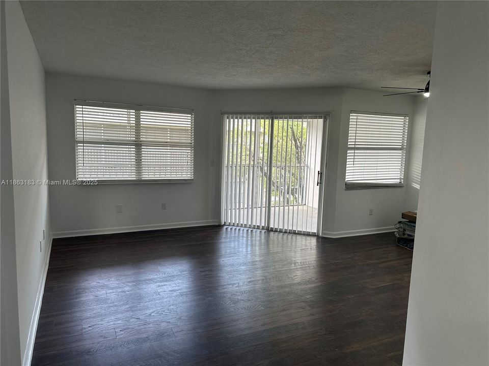 For Sale: $199,000 (2 beds, 2 baths, 1040 Square Feet)
