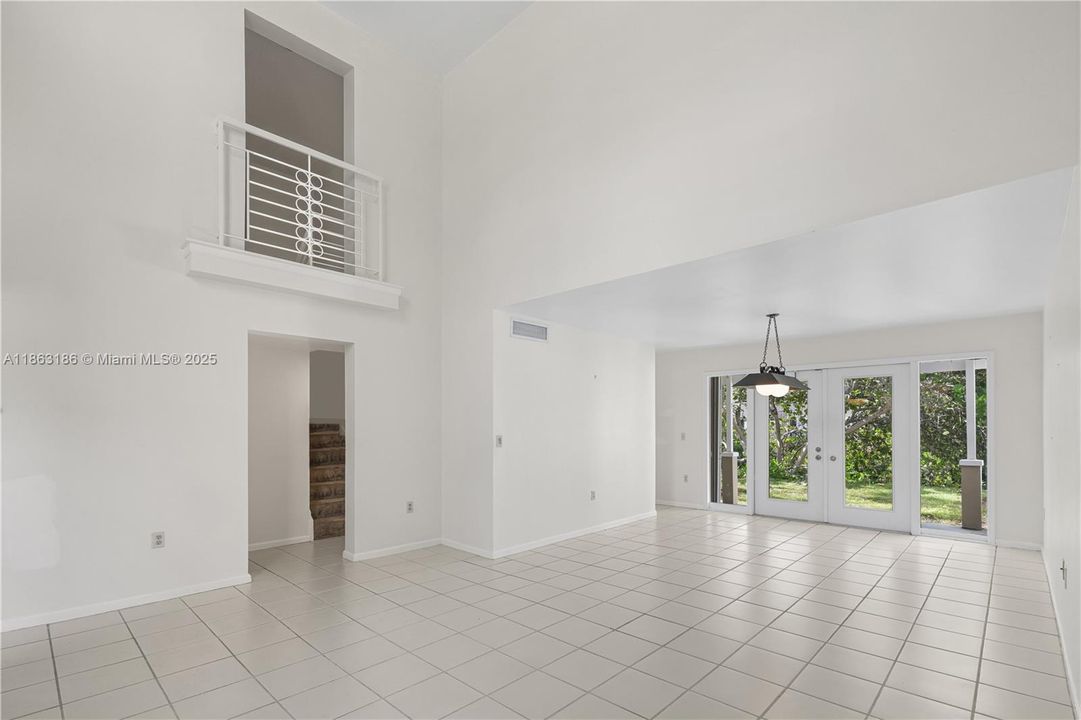 待售: $699,999 (2 贝兹, 2 浴室, 1672 平方英尺)