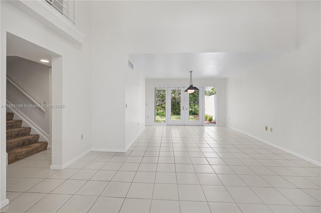 待售: $699,999 (2 贝兹, 2 浴室, 1672 平方英尺)