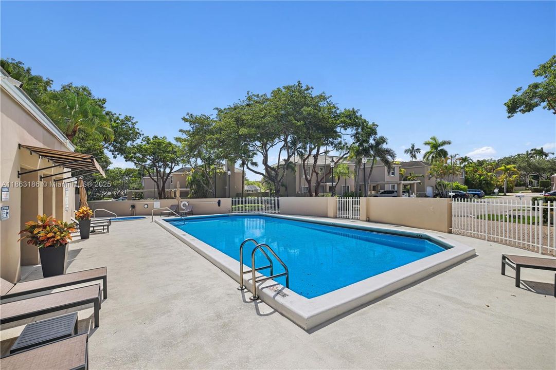 待售: $699,999 (2 贝兹, 2 浴室, 1672 平方英尺)