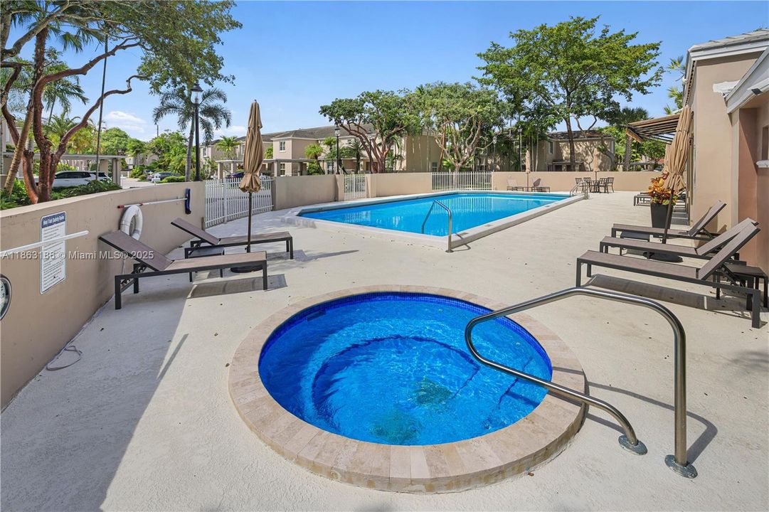 待售: $699,999 (2 贝兹, 2 浴室, 1672 平方英尺)