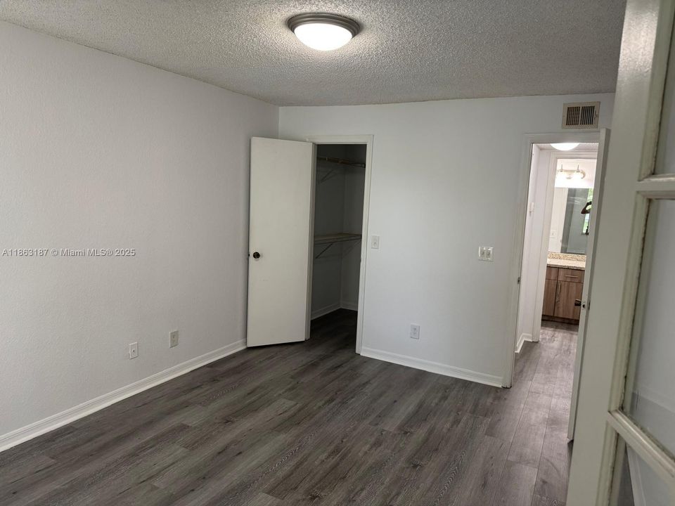 合同活跃: $1,825 (1 贝兹, 1 浴室, 743 平方英尺)