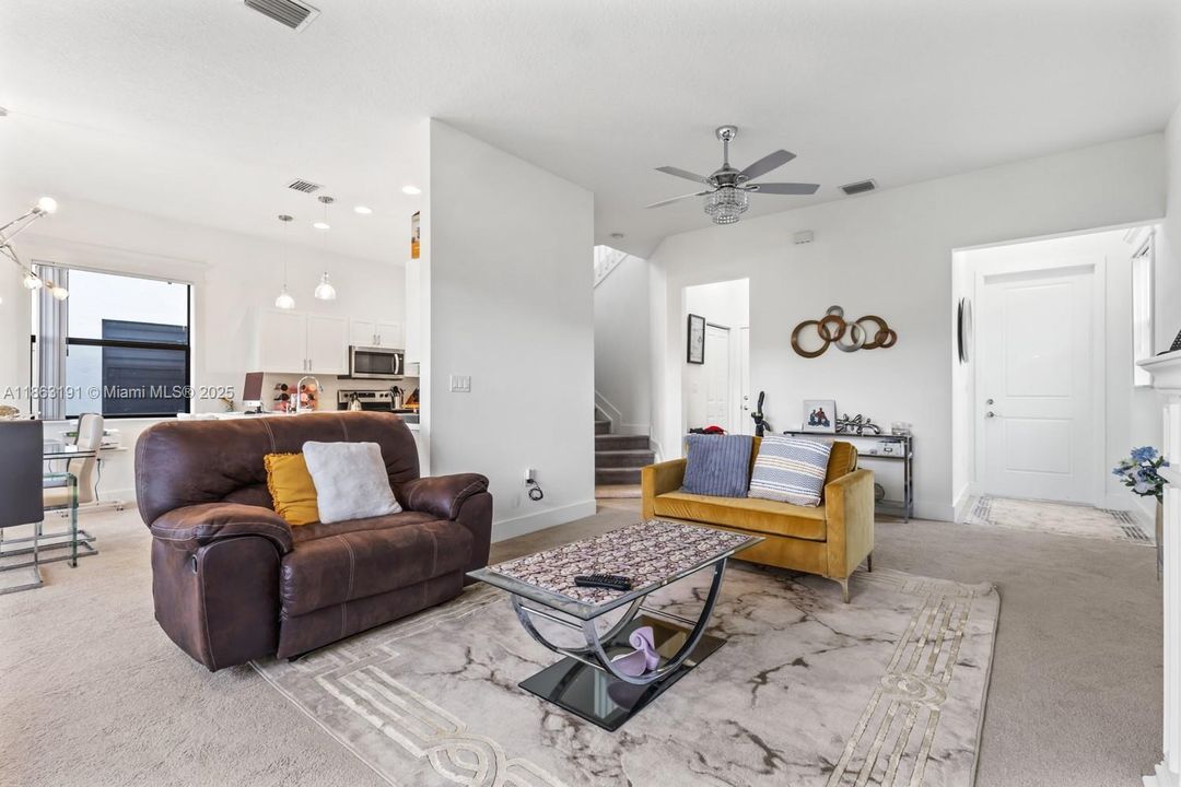 En Venta: $390,000 (3 camas, 2 baños, 1826 Pies cuadrados)