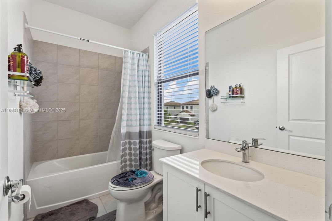 En Venta: $390,000 (3 camas, 2 baños, 1826 Pies cuadrados)