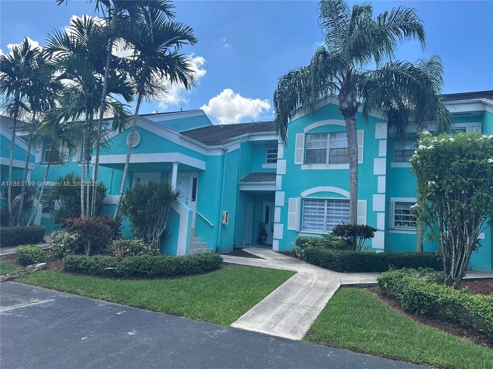 For Sale: $180,000 (2 beds, 2 baths, 1070 Square Feet)