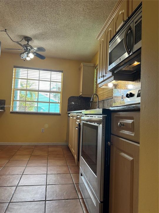 For Sale: $180,000 (2 beds, 2 baths, 1070 Square Feet)