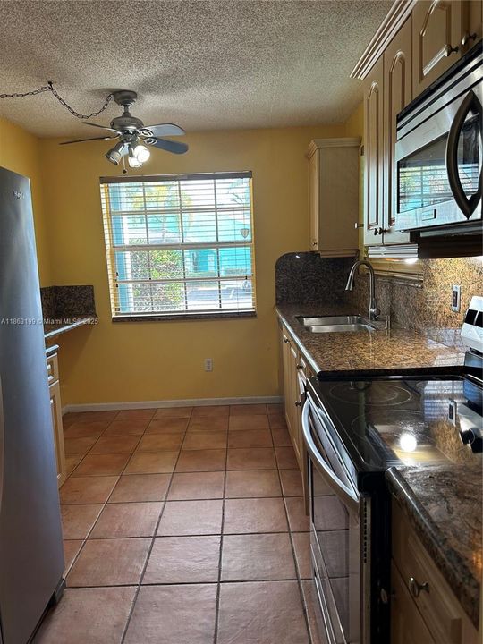 For Sale: $180,000 (2 beds, 2 baths, 1070 Square Feet)