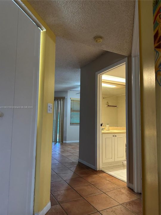 For Sale: $180,000 (2 beds, 2 baths, 1070 Square Feet)