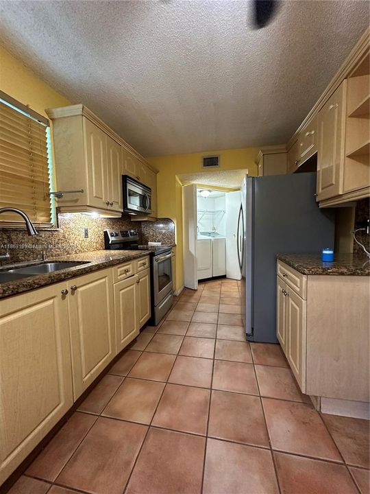 For Sale: $180,000 (2 beds, 2 baths, 1070 Square Feet)