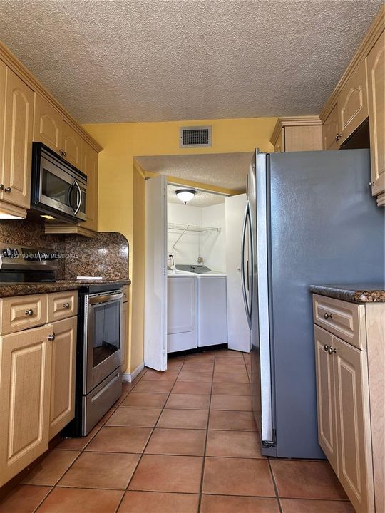 For Sale: $180,000 (2 beds, 2 baths, 1070 Square Feet)